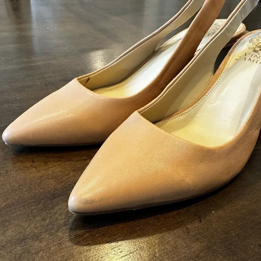 VINCE CAMUTO beige/cream heel shoe